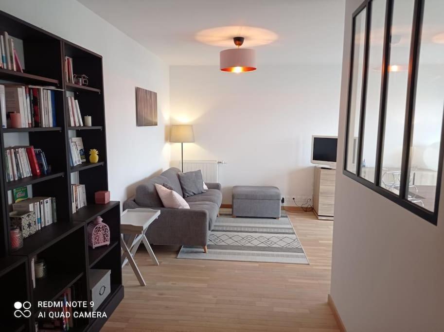 Superbe Appartement Avec Balcon Filant Cenon Luaran gambar