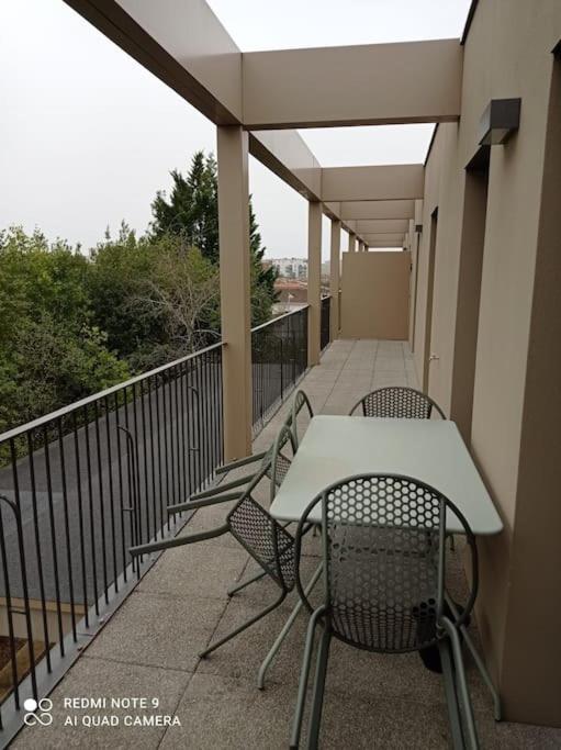 Superbe Appartement Avec Balcon Filant Cenon Luaran gambar